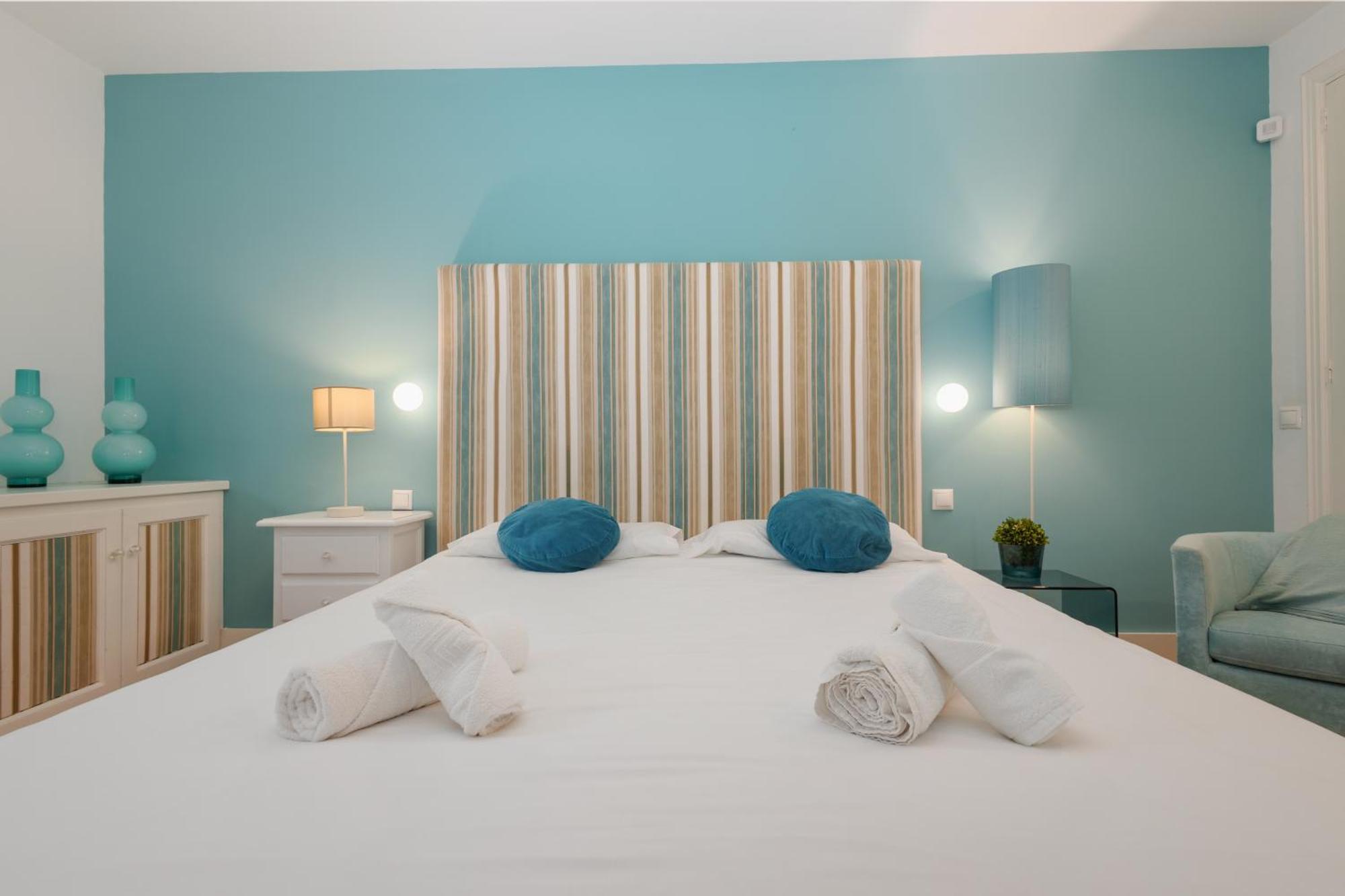 With Stunning Sea Views, Puerto Banus Apartment Marbella