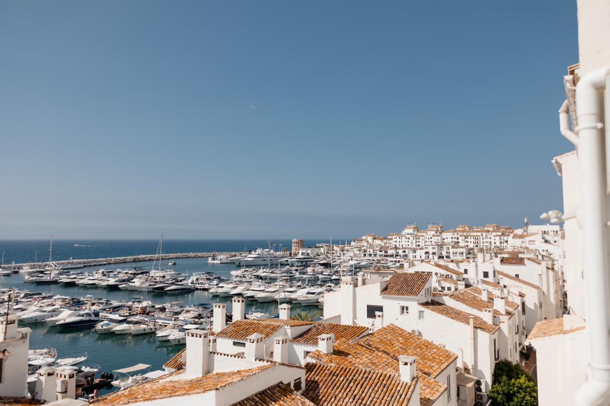 With Stunning Sea Views, Puerto Banus Apartament Marbella